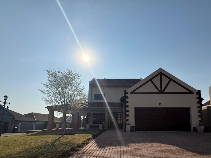 To Let 4 Bedroom Property for Rent in Meerhof North West